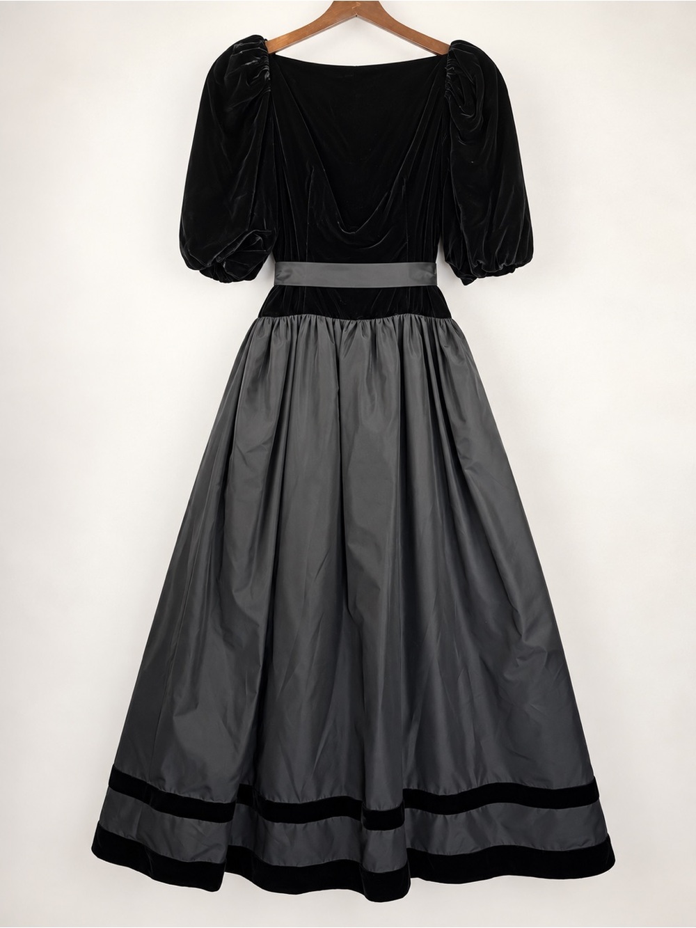 Vintage 1980s Black Velvet Taffeta Puff Sleeve Formal Gown 10